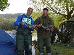 A harmadik helyezett C&R Catfish csapata