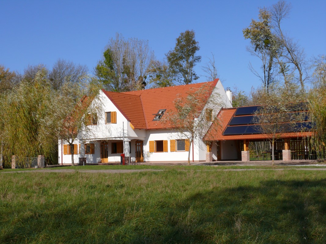 Horgászház délről