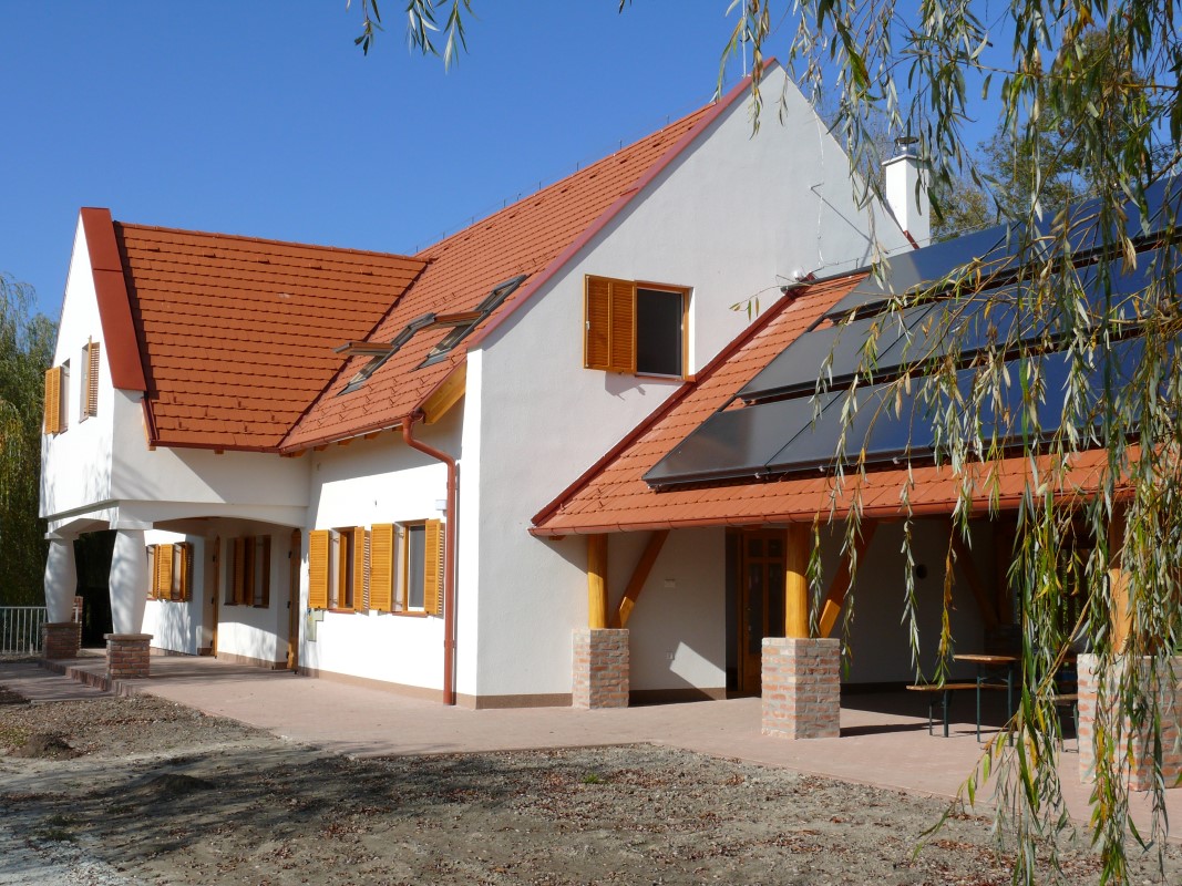 Horgászház nyugatról